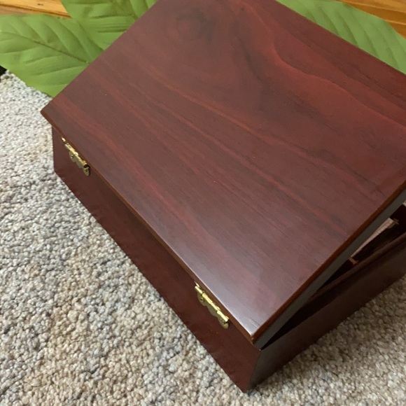 Bentley’s Tea Box - Picture 7 of 12